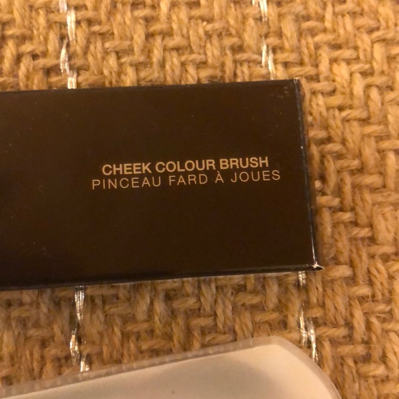 NEW Laura Mercier Cheek Colour Brush - Picture 2 of 2